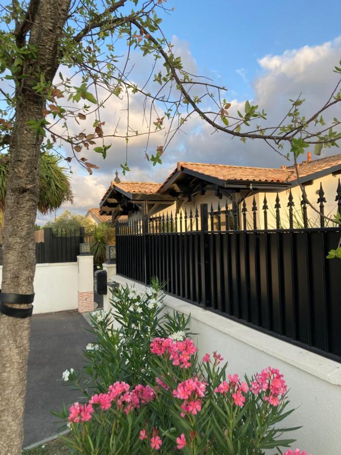 Hotel Particulier - Les Lodges Du Bassin D'Arcachon- Petit-Dejeuner Sur Demande- Prestations Haut De Gamme Gujan-Mestras Bagian luar foto